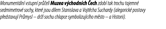Monument ln vstupn  pr  el  Muzea v chodn ch  ech zdob  tak trochu tajemn  sedmimetrov  sochy, kter  jsou d lem Stan...